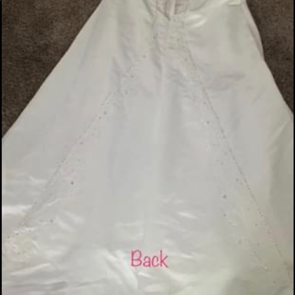 Wedding gown - Picture 4 of 4